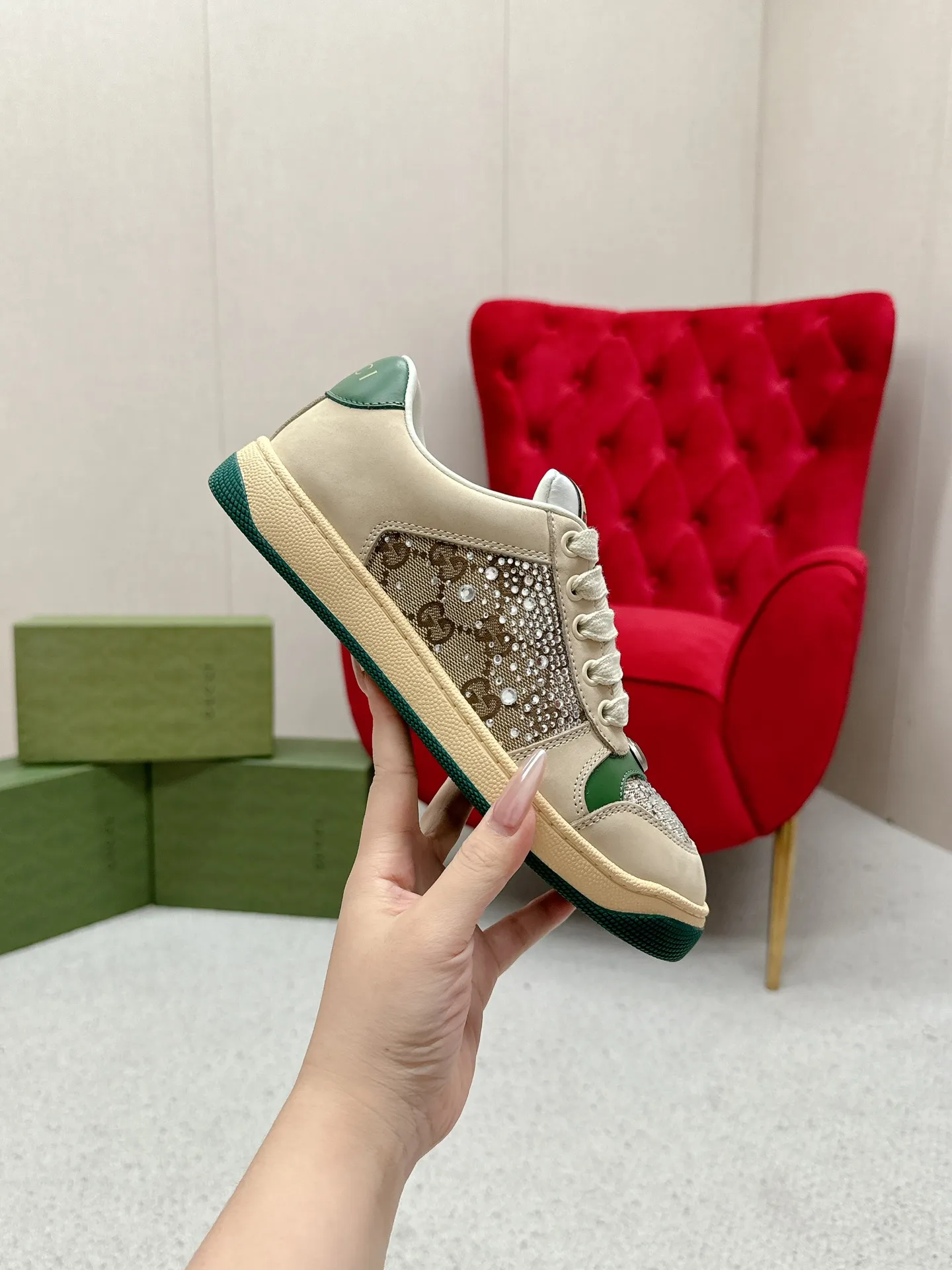 👟👟Ex-factory price 480👟👟 Gucci————Purchase version GG series distressed dirty shoes-hot style is coming! 9 times out of 10 sales, you will definitely get the money. Ready stock! Spot goods! Spot goods! New colors added - the ultimate version on the market! Purchase the original version and develop it... fabric, material, outsole, and details can be compared at will! Open-mold Swarovski one-to-one replica rhinestone chain...Metal cherry pendant...Metal double G crystal cylindrical mark...Gucci original customized narrow webbing...Super flash series - flash diamond chain. The cherry decoration is detachable and can be changed into two to match with each other to show your personality. Exclusive color-brushed cowhide fabric. Hand-made distressed is very textured and has a sense of luxury! The details of the workmanship can be seen in the drawings, and no line is missed. The original terry cloth is delicate, soft and more comfortable and breathable. The privately stamped two-color original TPU outsole (lower layer is wider, upper layer is narrower). Matching packaging⭐️ Size: Female 35-40 (Female 41)